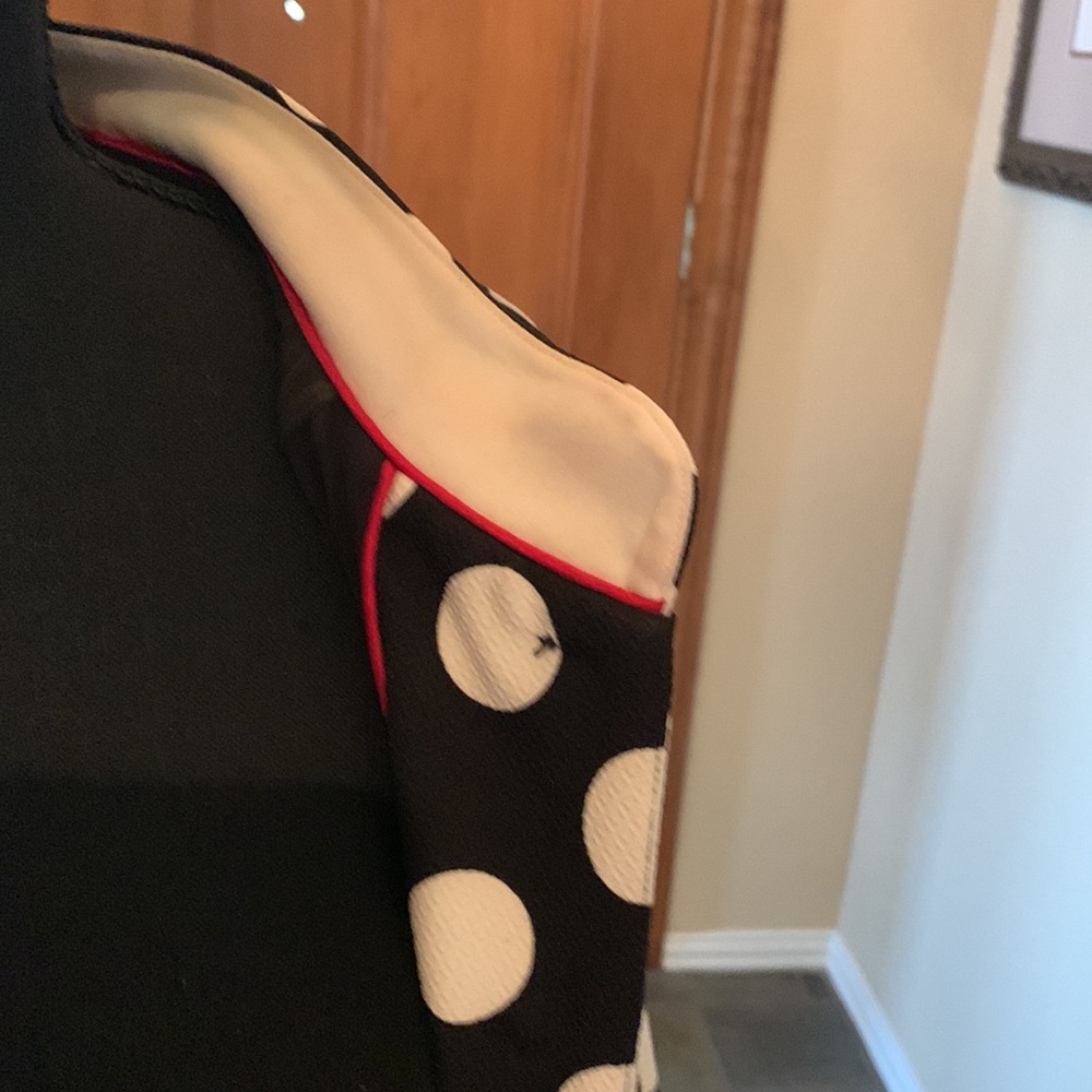 Chic black & white polka dot jacket that has 3/4 length sleeves & pleat in back. - Picture 3 of 3